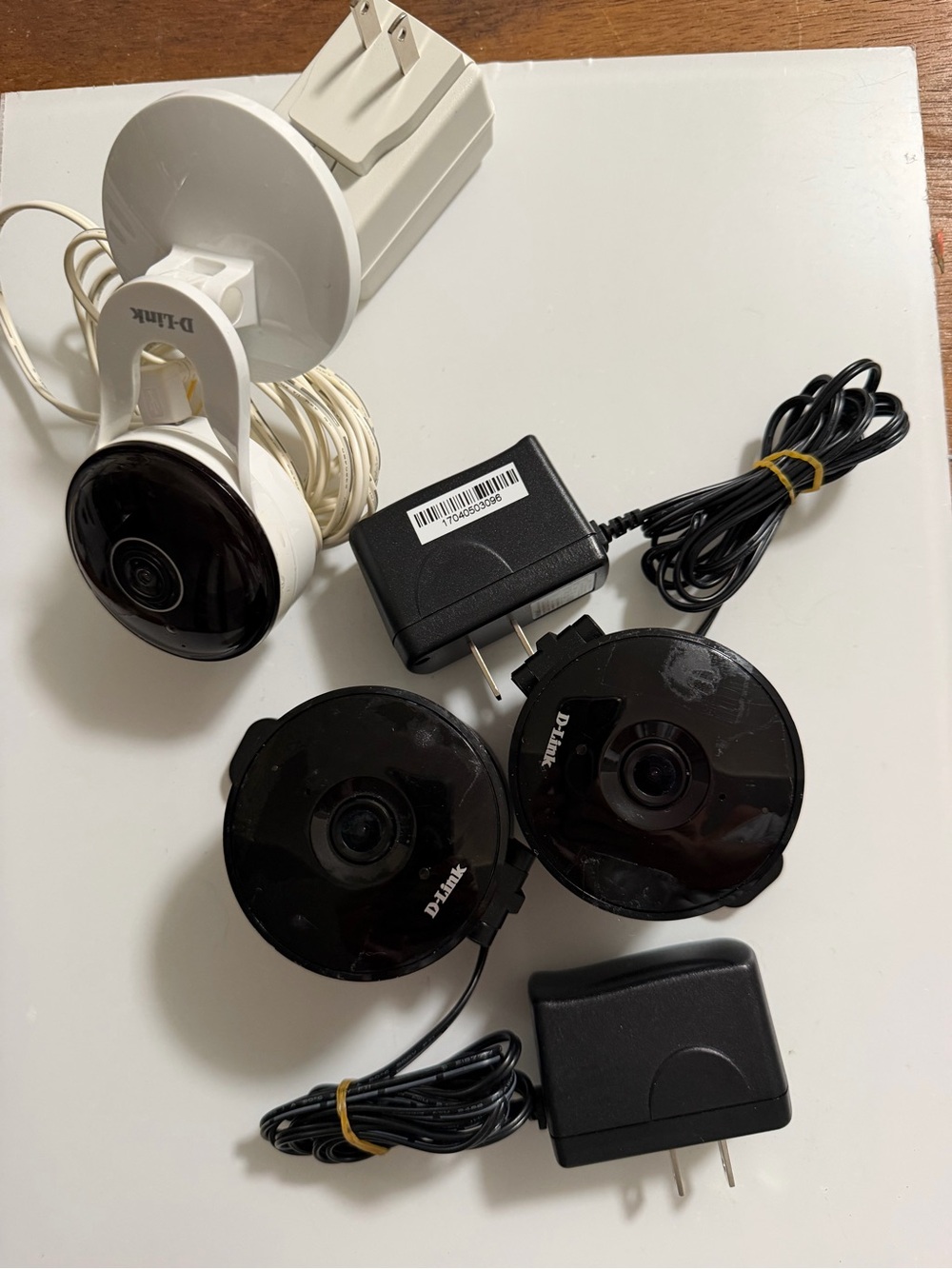 Lot of 3 D-Link Wi-Fi Security Cameras DCS-936L DCS-8300LH w/ Power Adapters